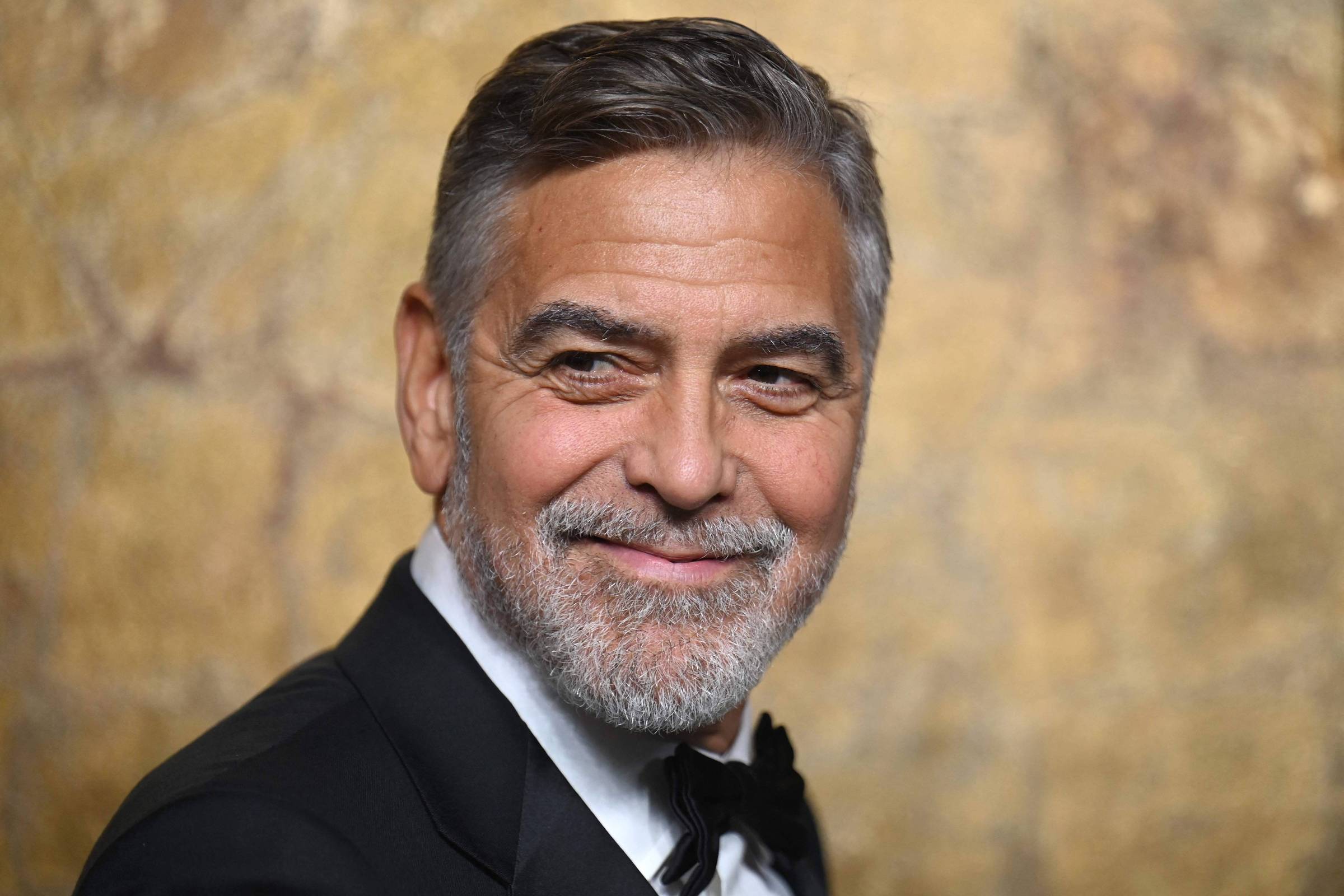 Broadway aposta em astros de Hollywood, como George Clooney, e diminui musicais