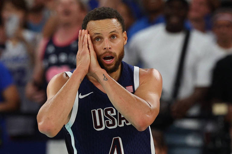 Stephen Curry comemora cesta na partida contra a França
