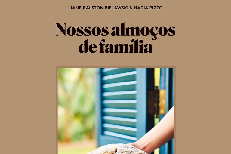 Imagem de uma capa de livro marrom com foto de uma torta. Na capa está escrito Nossos almoços de família e embaixo Ráscal