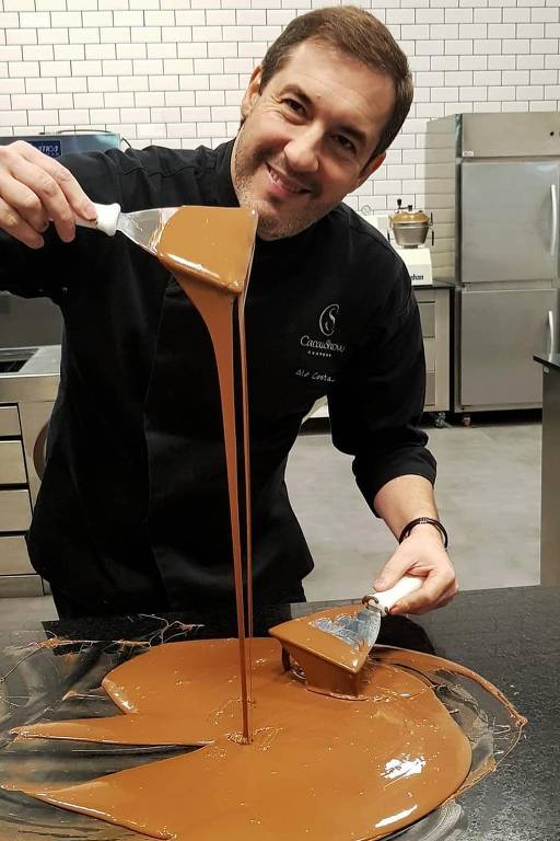 Alê Costa tempera chocolate