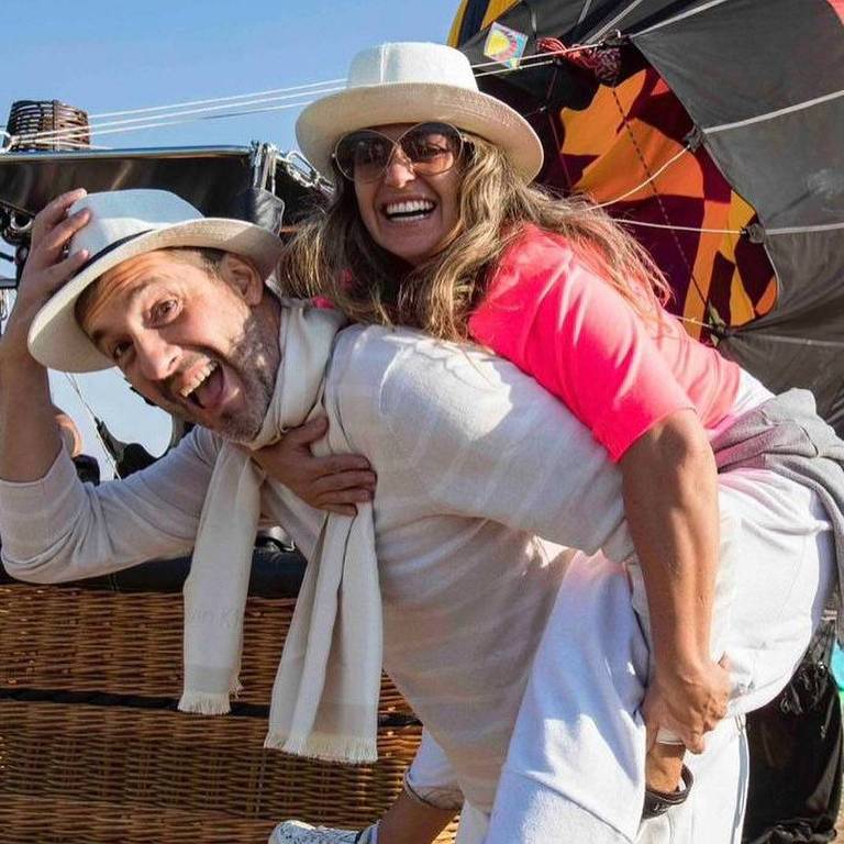 Alê Costa e a mulher, Ângela