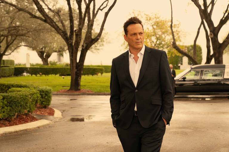 Vince Vaughn em cena de série 'Bad Monkey'