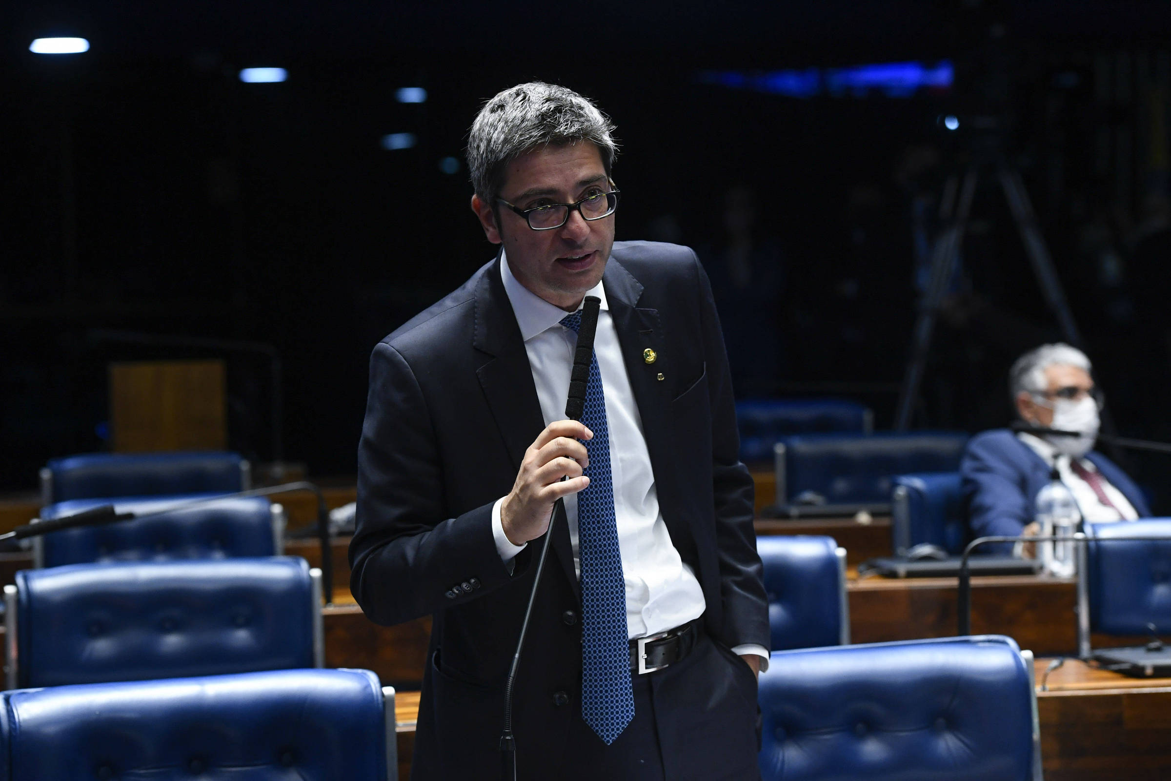 Mônica Bergamo: Lula assina decreto que concede a ex-líder de Bolsonaro a Ordem do Mérito da Defesa