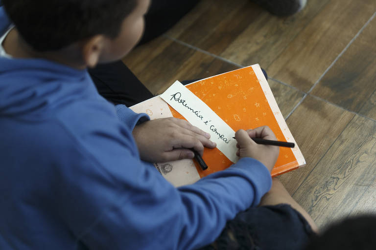 Já ara o ensino médio, a meta era de 5,2 pontos. Cada escola também teve metas calculadas individualmente.