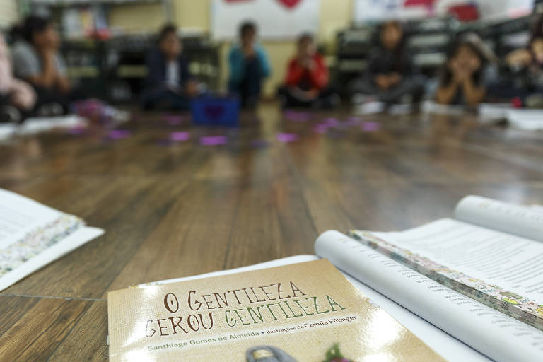 Ele é formado por dois fatores: desempenho dos estudantes no Saeb (Sistema de Avaliação da Educação Básica); as provas de matemática e português são aplicadas a cada dois anos e taxa de aprovação escolar