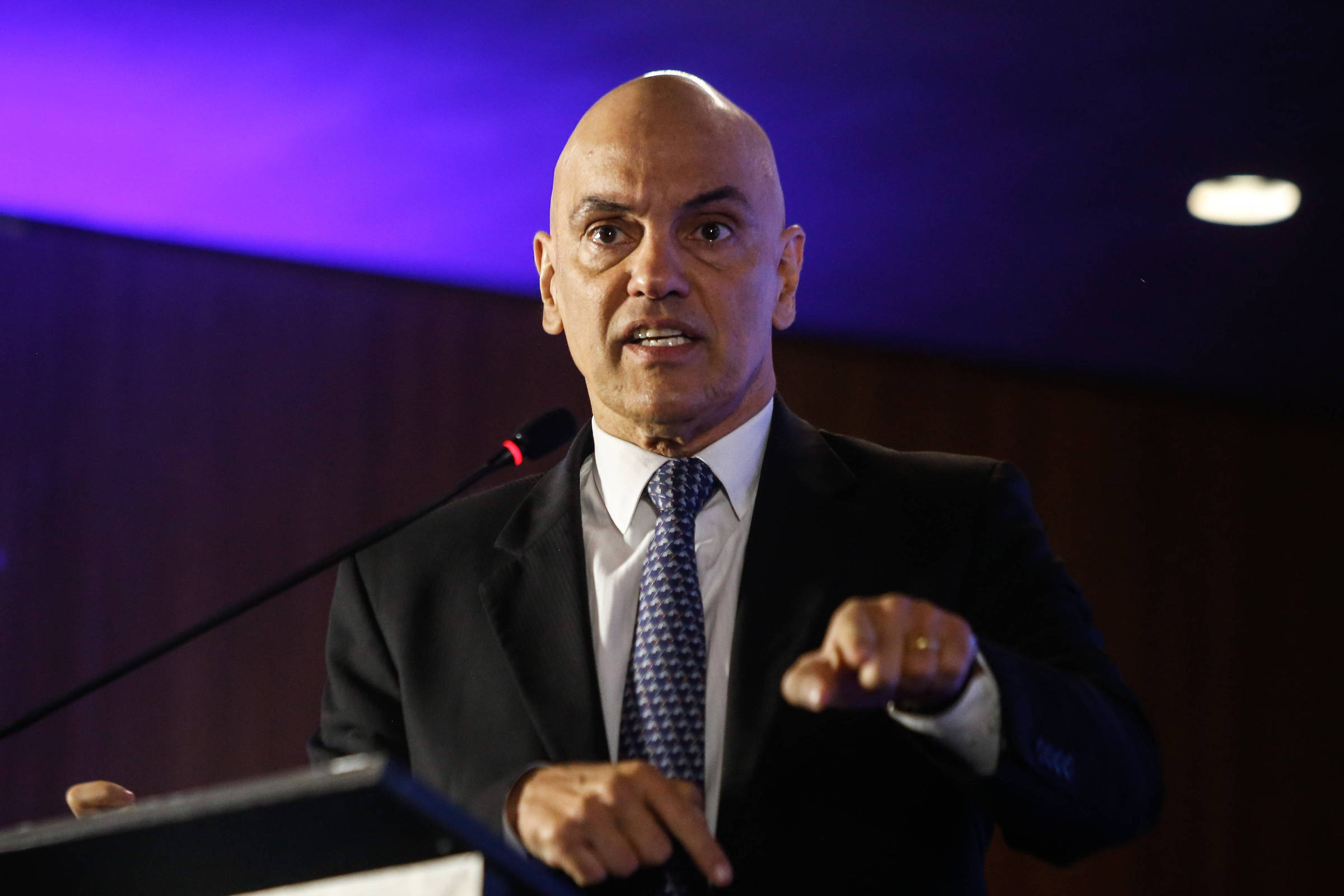 Painel: Centrais sindicais saem em defesa de Moraes