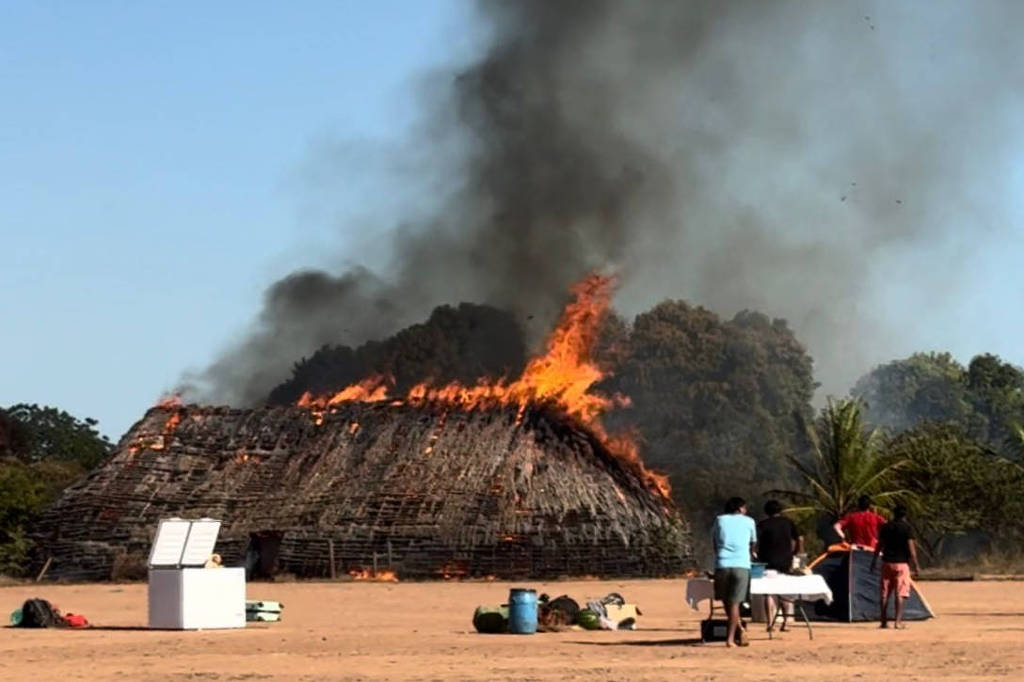 Aldeias indígenas afetadas por fogo no pantanal registram alta de problemas respiratórios