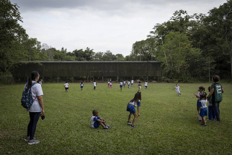 Alunos de escolas da região participam de atividades educativas no projeto