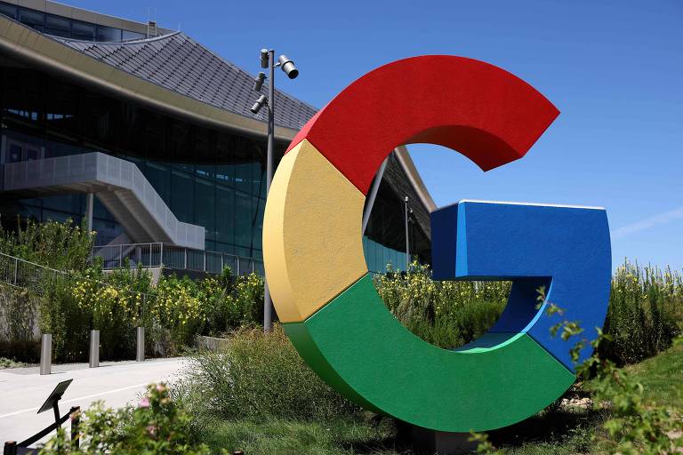 Símbolo do Google na entrada da sede da empresa nos Estados Unidos