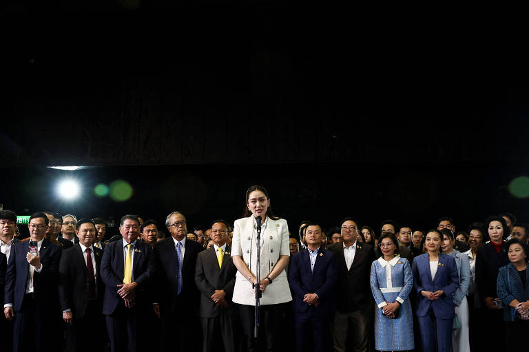 Primeira-ministra da Tailândia discursa após ser empossada; veja fotos de hoje