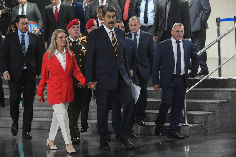 O ditador Nicolás Maduro caminha para audiência no Tribunal Supremo de Justiça na capital Caracas