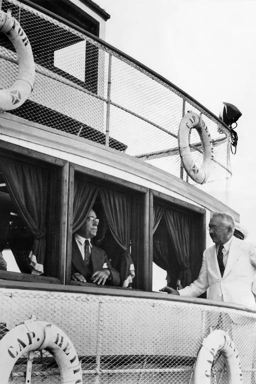 Getúlio Vargas no barco Capitão Heitor, no rio Paraná, em 1942