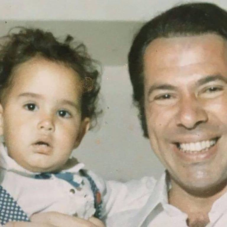 Silvio Santos com a então bebê Silvia Abravanel