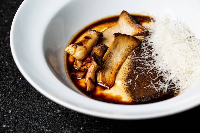 Polenta de milho doce com cogumelo eryngui, do restaurante Nomo, na Vila Madalena