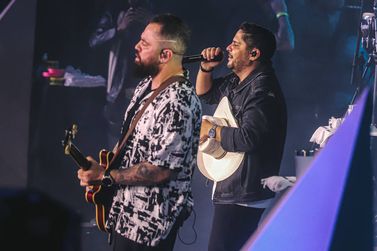 Jorge & Mateus ecoa U2 e Coldplay com sertanejo cheio de guitarra em Barretos