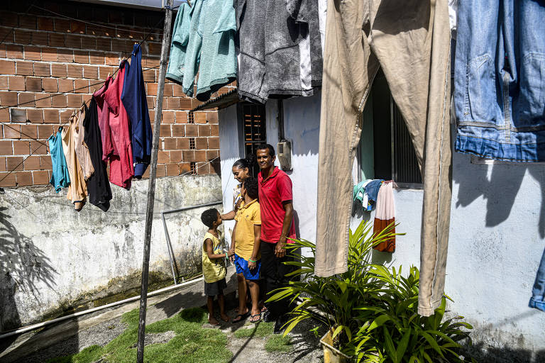 Marcelo, 5, filho caçula de Marcelo Severino da Silva e Laudijane Nascimento, moradores de uma comunidade vizinha à refinaria Abreu e Lima