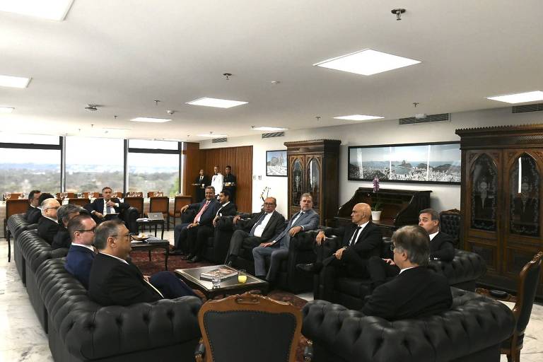 Ministros do STF e os presidentes da Câmara e do Senado participam de reunião sobre emendas, na sede do Supremo 