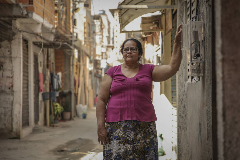 A dona de casa Marta Alves, 58, diz que gostaria de receber título de posse da sua casa, mesmo que seja necessário pagar pelo documento