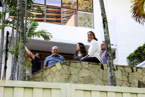 Venezuelan opposition members Humberto Villalobos, Omar Gonzalez, Claudia Macero, Magalli Meda and Pedro Urruchurtu Noselli are pictured at the Argentine embassy, where they have sought asylum since March, after Argentine diplomats were expelled from Venezuela, in Caracas, Venezuela August 1, 2024. REUTERS/Leonardo Fernandez Viloria     TPX IMAGES OF THE DAY ORG XMIT: GGGVEN104
