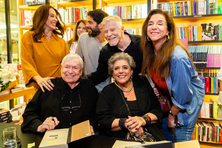 Antonio Fagundes, Moacyr Franco, Gloria Pires e famosos prestigiam Boni em lançamento de livro 