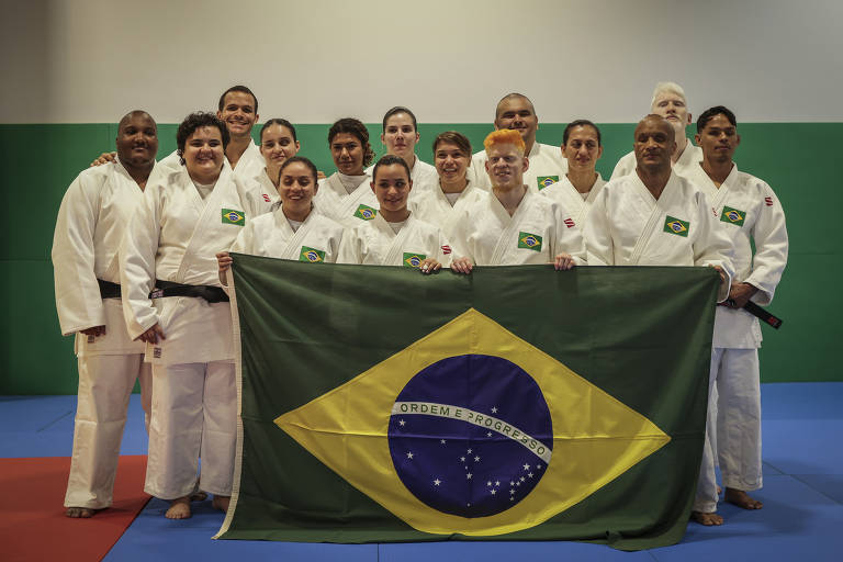 Veja imagens de treinos da equipe paralímpica de judô antes de embarcar a Paris 