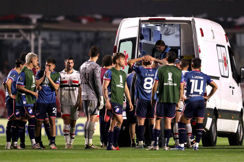 Zagueiro uruguaio Juan Izquierdo, 27, morre após passar mal em jogo no Morumbis