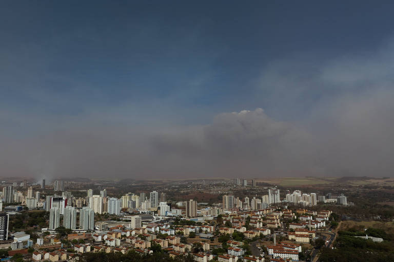 Incêndios cobrem cidades de fumaça, fecham rodovias e levam SP a criar gabinete de crise