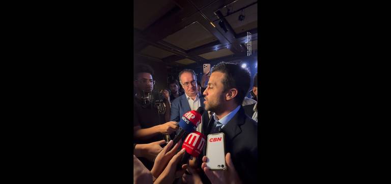 "Retardado mental" e "um cara que não tem escrúpulo" assim Marçal se referiu a Carlos Bolsonaro durante entrevista coletiva no dia 22