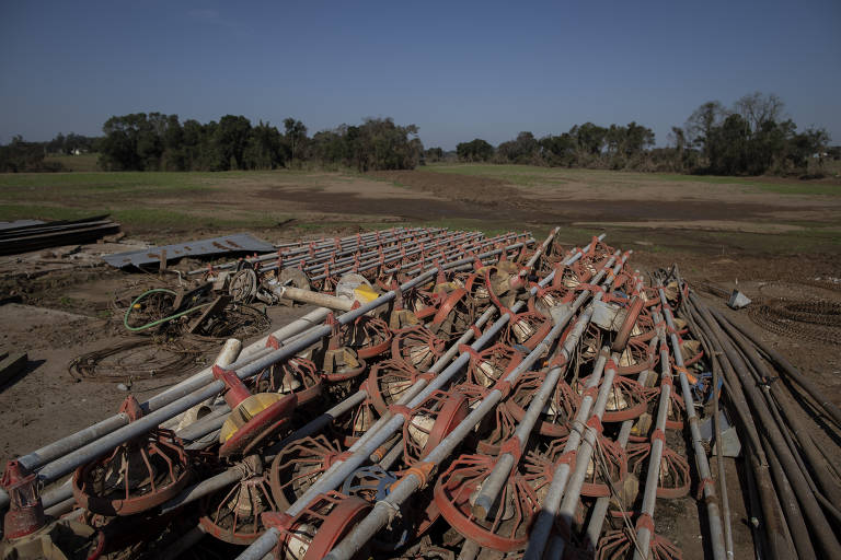 Equipamentos danificados pelo rio Taquari na propriedade de Dienstmann