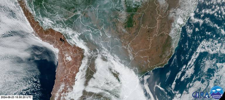 Imagem de satélite mostra que a aproximação de uma frente fria, já sobre o Paraná nesta sexta-feira (23), muda a circulação de ventos e empurra a fumaça de incêndios para a parte norte de Mato Grosso do Sul e rumo também a São Paulo