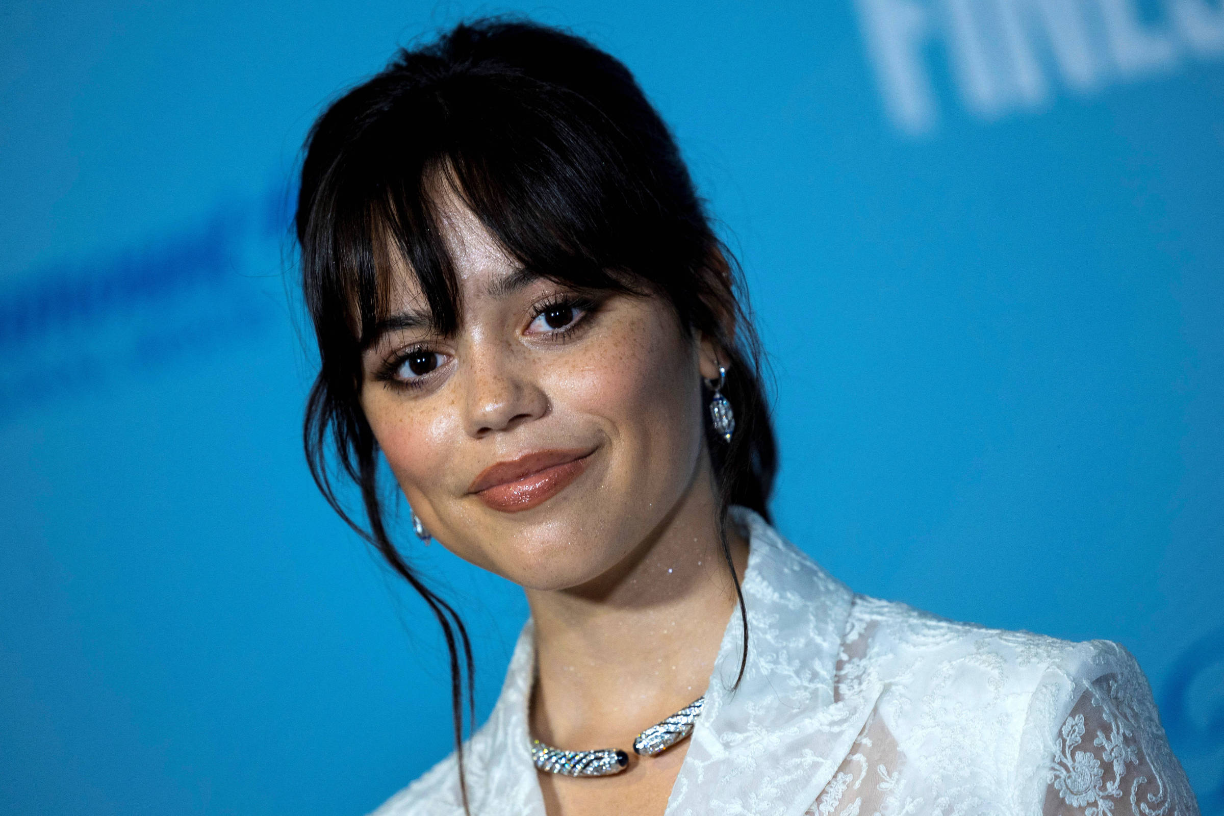 Jenna Ortega saiu do X após ver imagens pornográficas do seu corpo criadas por IA