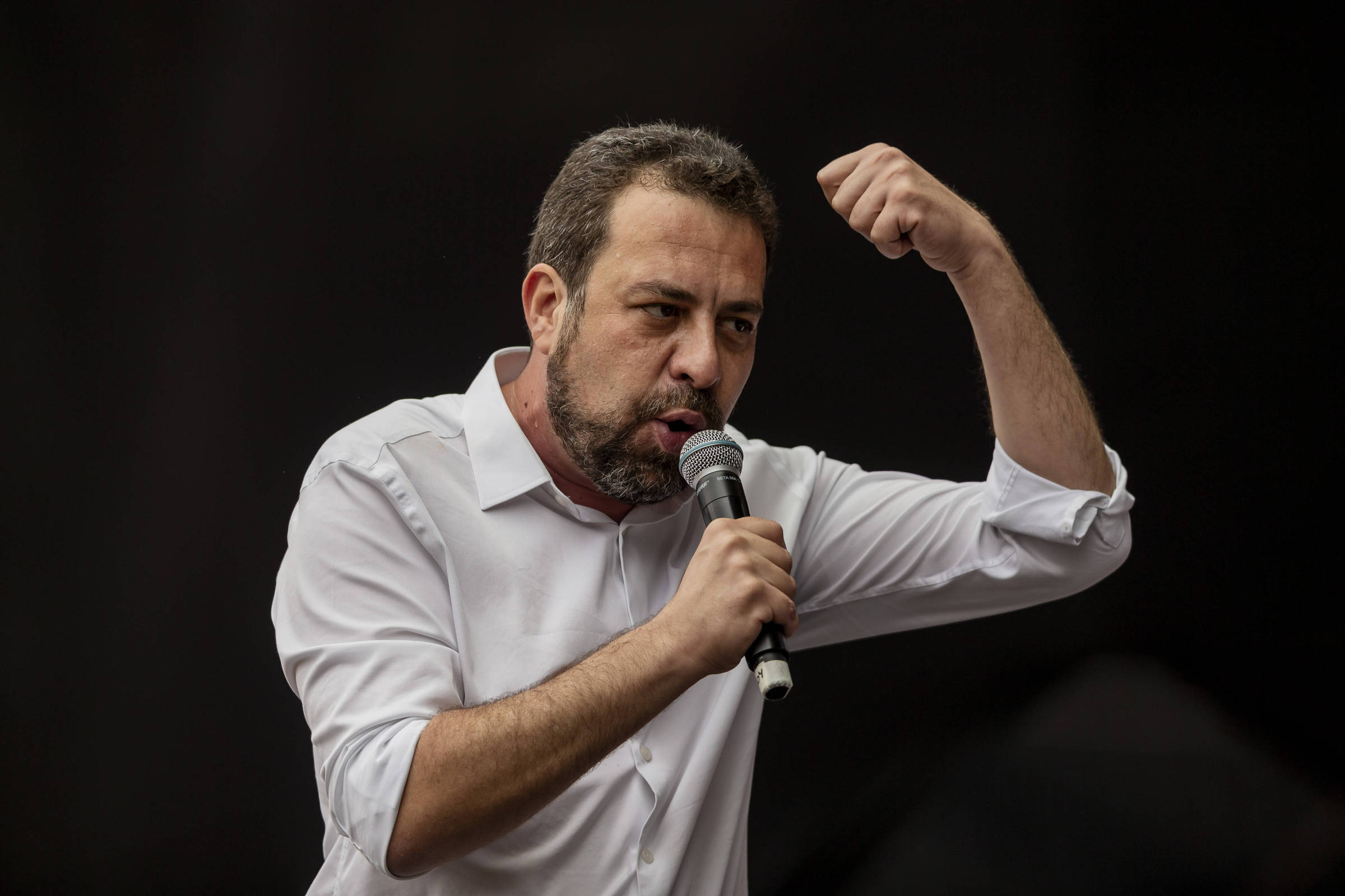 Justiça arquiva investigação sobre uso de linguagem neutra em comício de Boulos