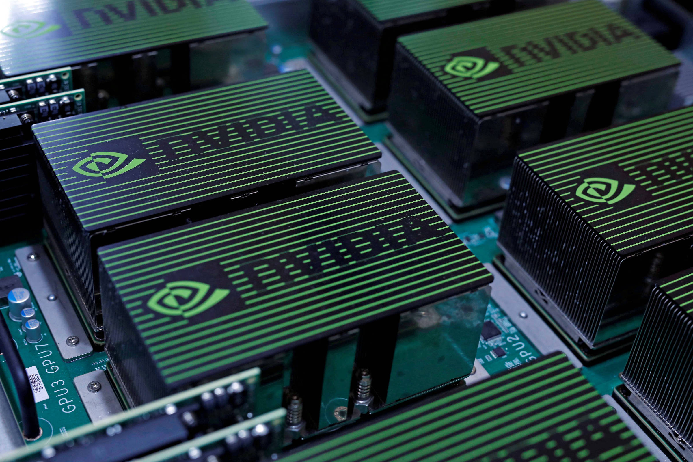 Bancos e setor de serviços entram na fila por chips da Nvidia, diz diretor da big tech