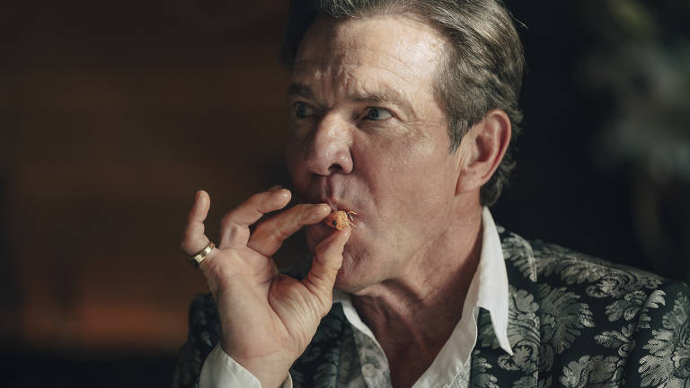 Dennis Quaid em cena do filme "A Substância", de Coralie Fargeat