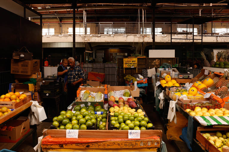 Mercado vende frutas em São Paulo