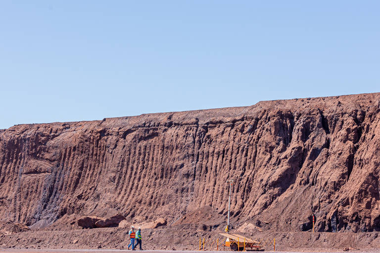 Como o S11D começou a operar no final de 2016, a cava da mina tem apenas 40 metros de profundidade; em MG passa de 100 metros