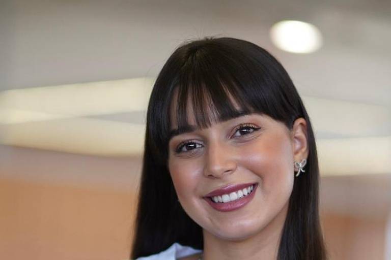 Mariana Rodrigues, estrategista de comunicação e negócios da Portão 3, usa cartão de benefício para pagar cabeleireiro