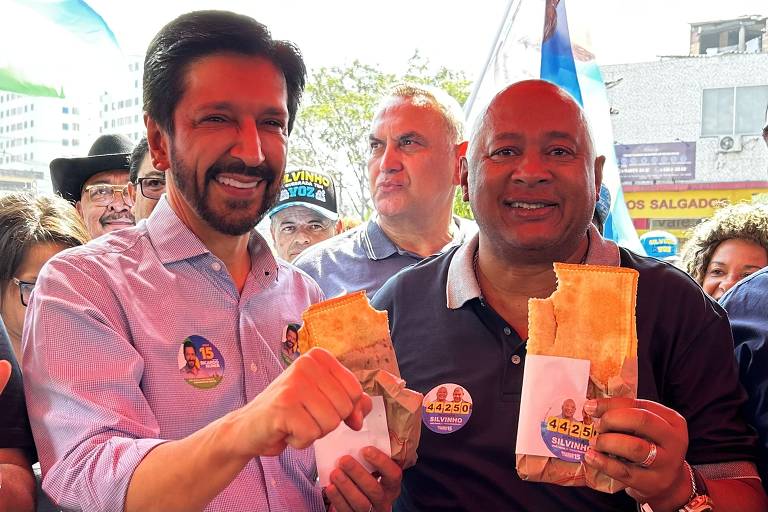 Ricardo nunes durante passeio de campanha no bairro Jardim das Flores, em São Paulo