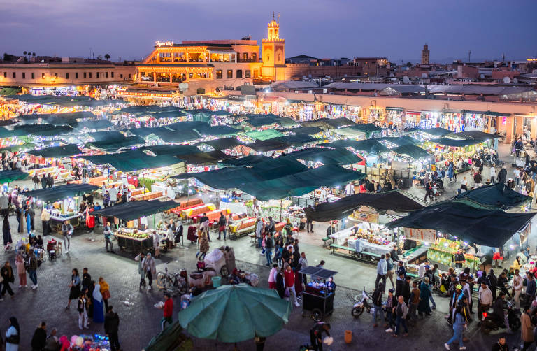 Jemaa el Fna, praça principal de Marrakech, no Marrocos