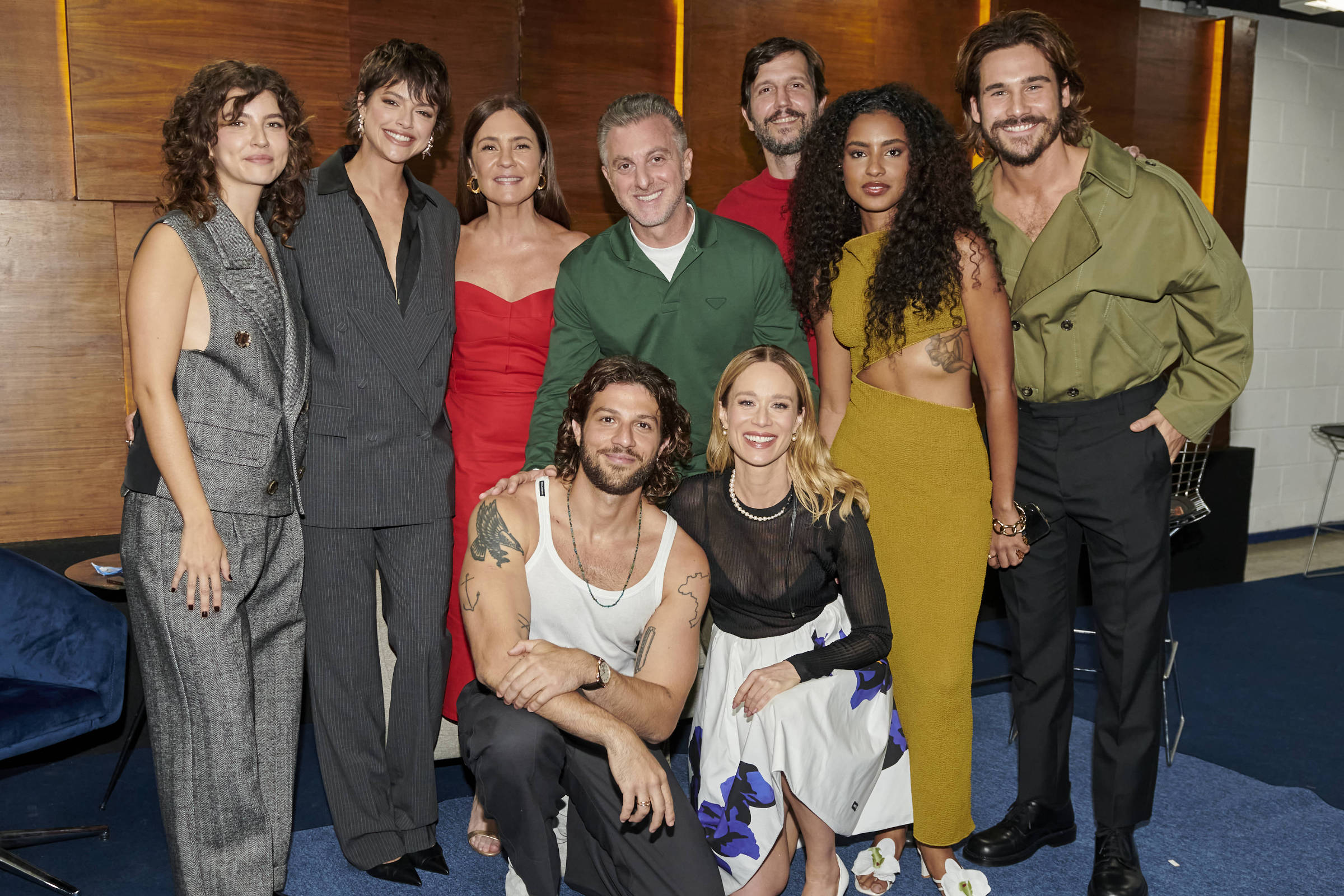 Elenco de 'Renascer' passa bastão na Globo para 'Mania de Você' no Domingão; veja foto