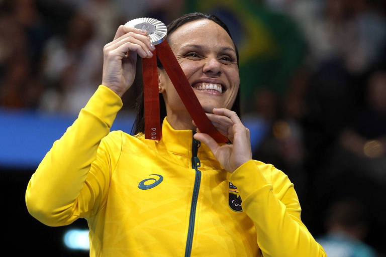 Carol Santiago liderou os brasileiros em Paris, com cinco medalhas: três de ouro e duas de prata