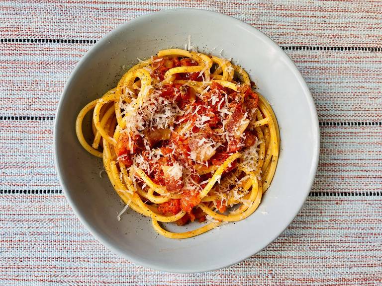 Bucatini all'amatriciana em receita de Marcos Nogueira