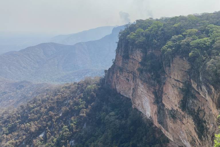 Incêndios fecham atrações da Chapada dos Guimarães (MT)