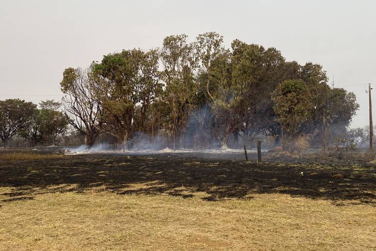 Fumaça na entrada do Mirante Alto do Céu, na Chapada dos Guimarães