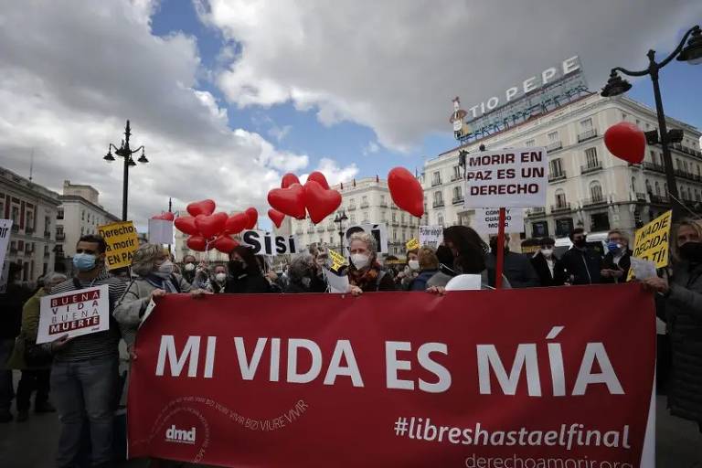 Defensores da eutanásia se manifestaram nas ruas de Madri, na Espanha, em 2018