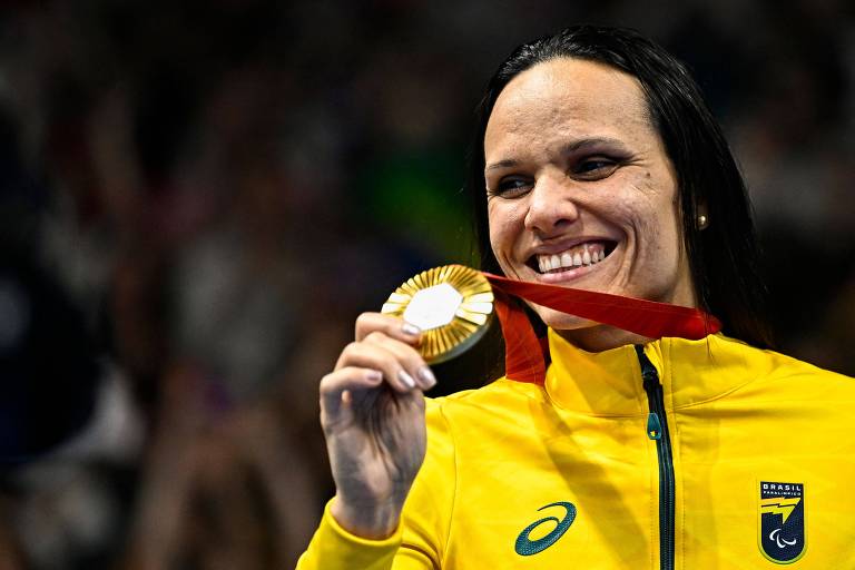 Carol Santiago foi a maior medalhista do Brasil nas Paralimpíadas de Paris