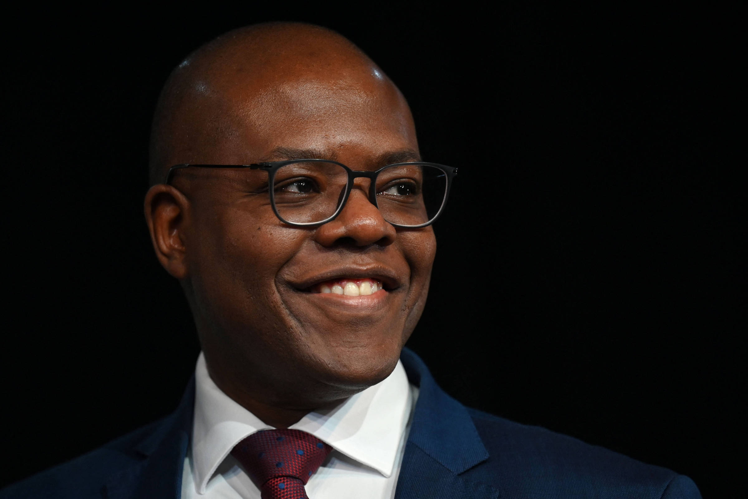 Sondado para disputar eleição, ex-ministro Silvio Almeida comparece a reunião do PDT