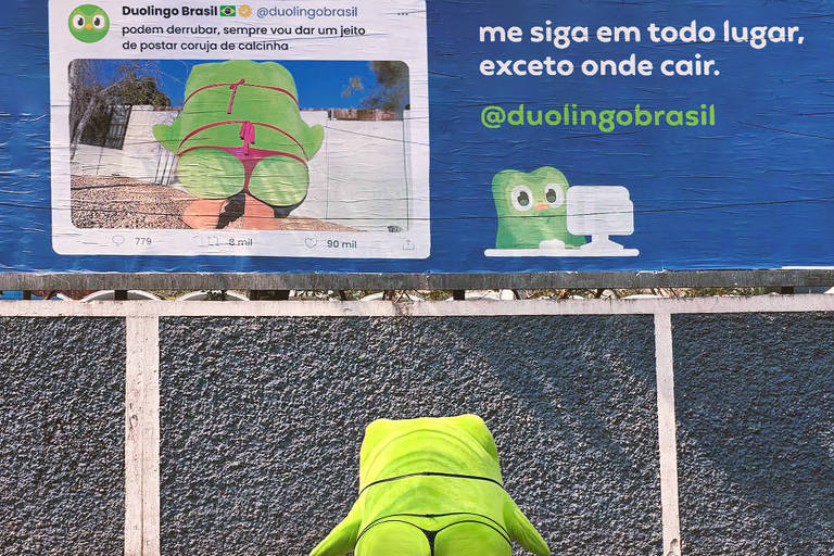 Com outdoor em Ribeirão Preto, Duolingo leva mascote de calcinha para anunciar queda do X