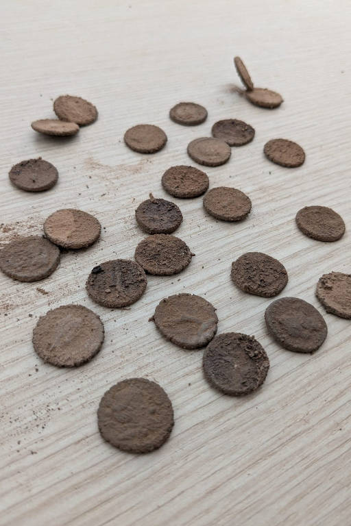 Conjunto de moedas romanas é descoberto na Sicília