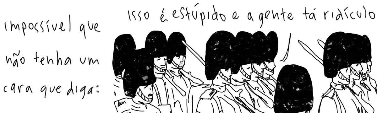 A tirinha em preto e branco de Estela May, publicada em 07/09/24, traz um desenho dos guardas da rainha. À esquerda da imagem, “impossível que não tenha um cara que diga: isso é estúpido e a gente tá ridículo”